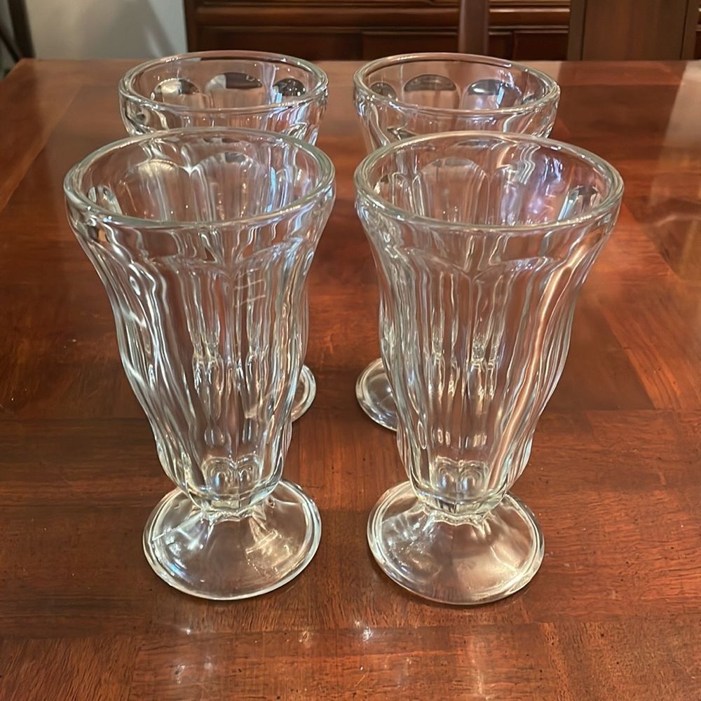 Vintage Sundae Milkshake Ice Cream Soda Anchor Hocking 7" Glasses Cups